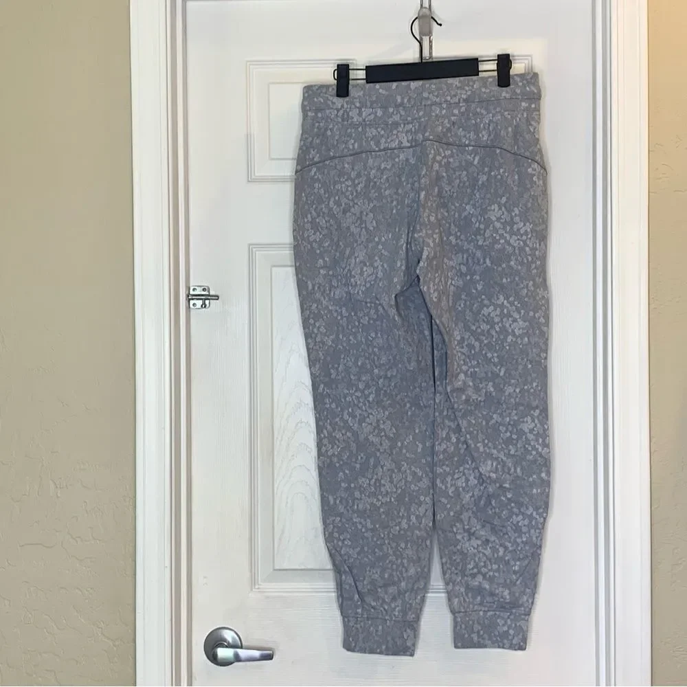 lululemon athletica size rip