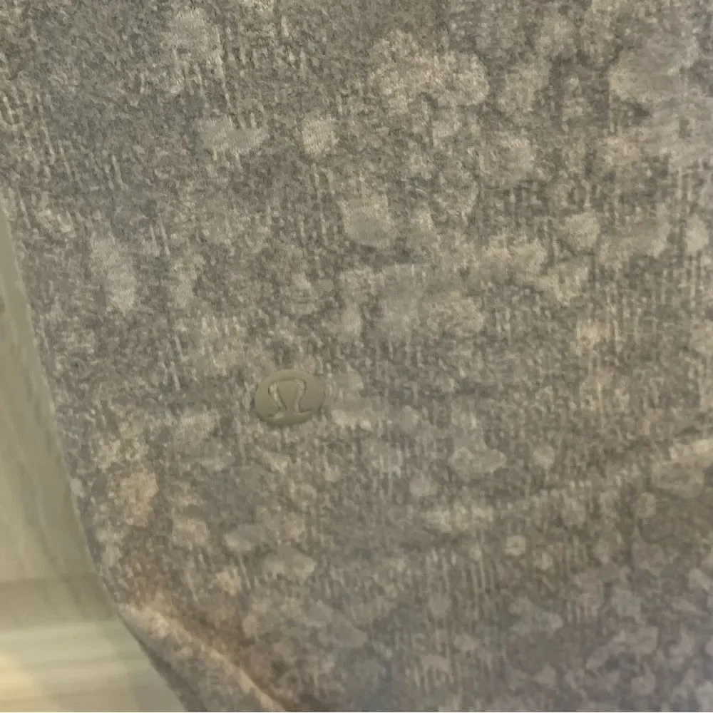 lululemon athletica size rip