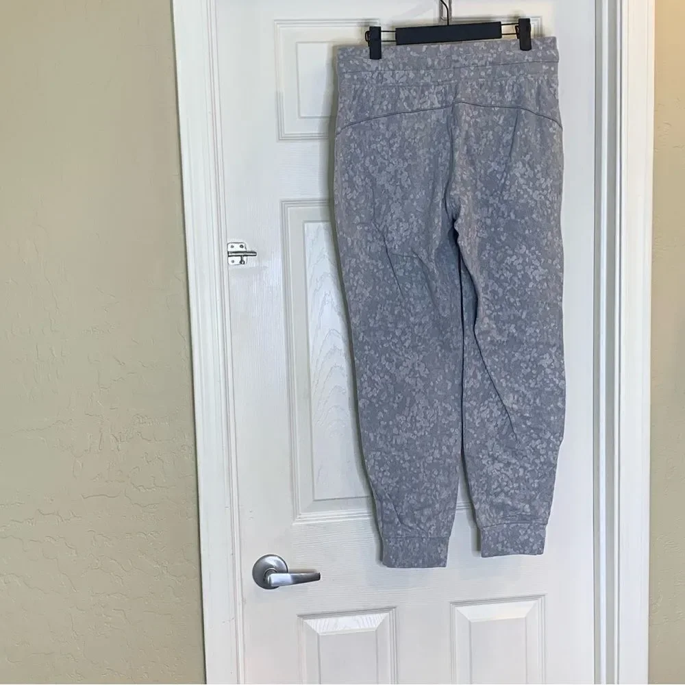 lululemon athletica size rip
