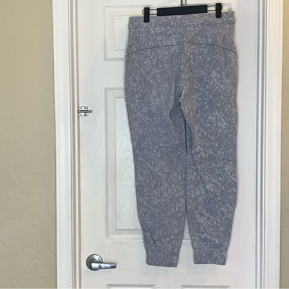 lululemon athletica size rip
