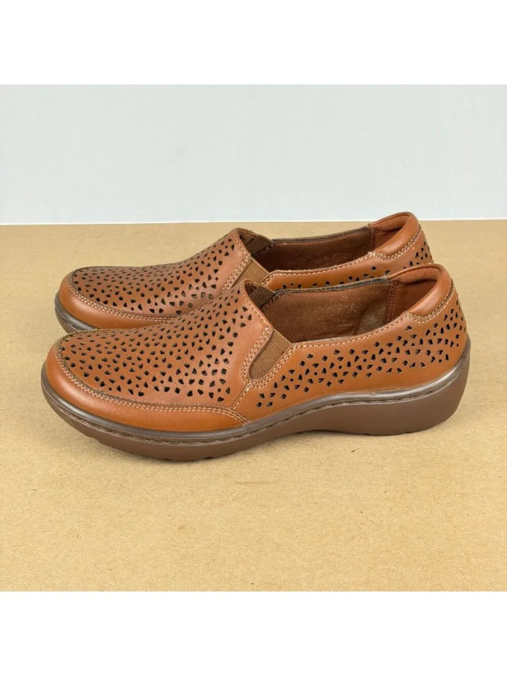 Clarks Collection Cora Sky Leather Loafers Womens 5 Brown Perforated Slip On