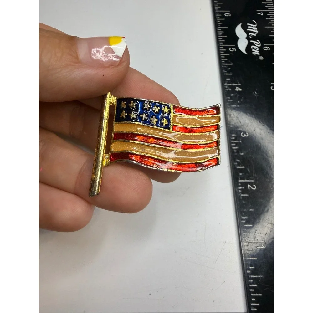 Vintage American Flag Brooch Gold Tone Enamel Patriotic Waving USA Pin