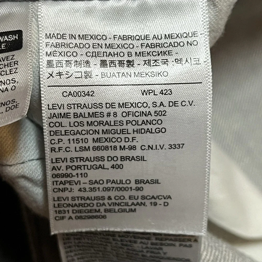 Levis preowned good