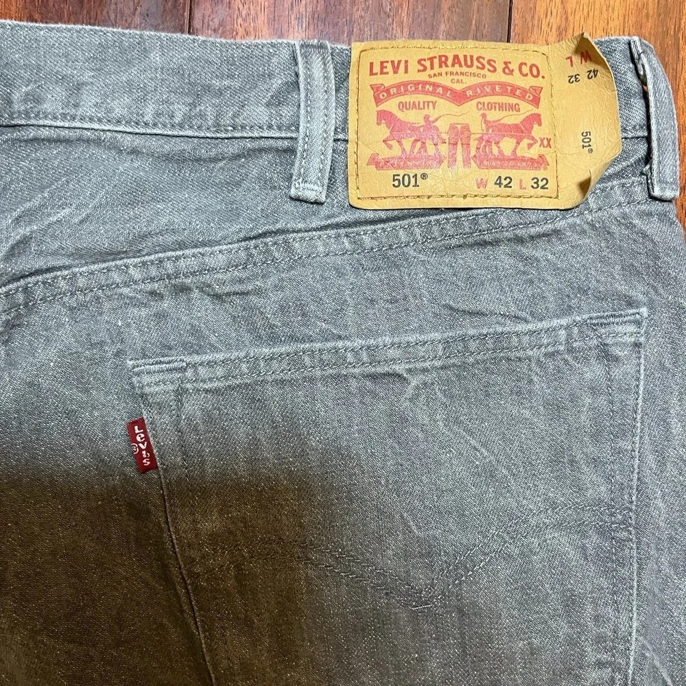 Levis preowned good