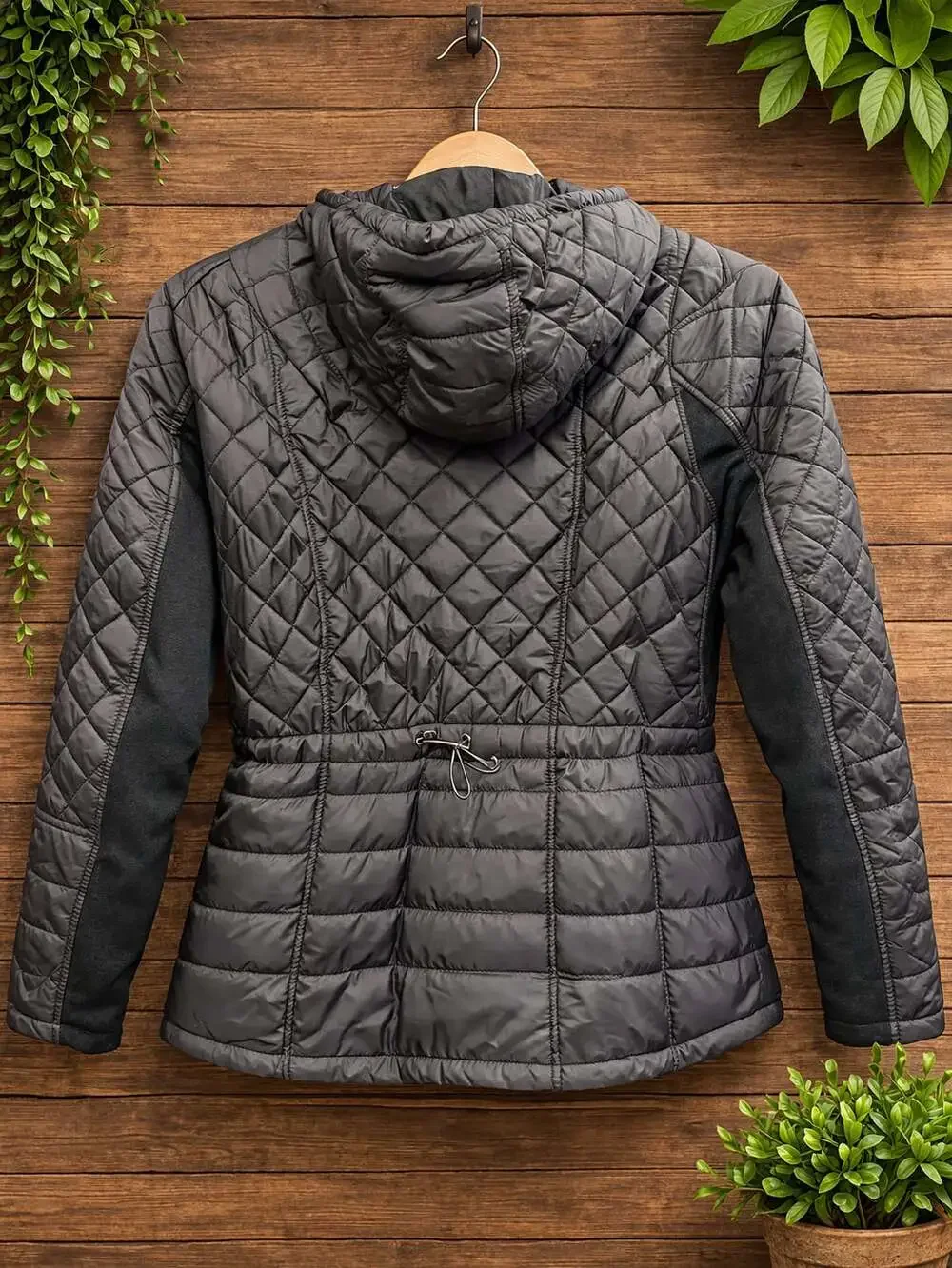 Sebby hooded water
