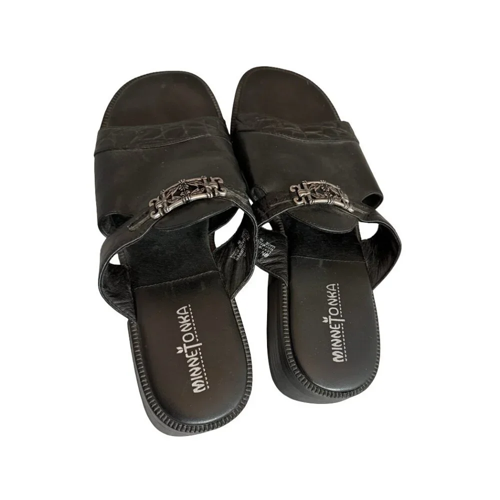 Minnetonka Black Leather Slide Sandals Silver Buckle Classic Size 9 Narrow Women