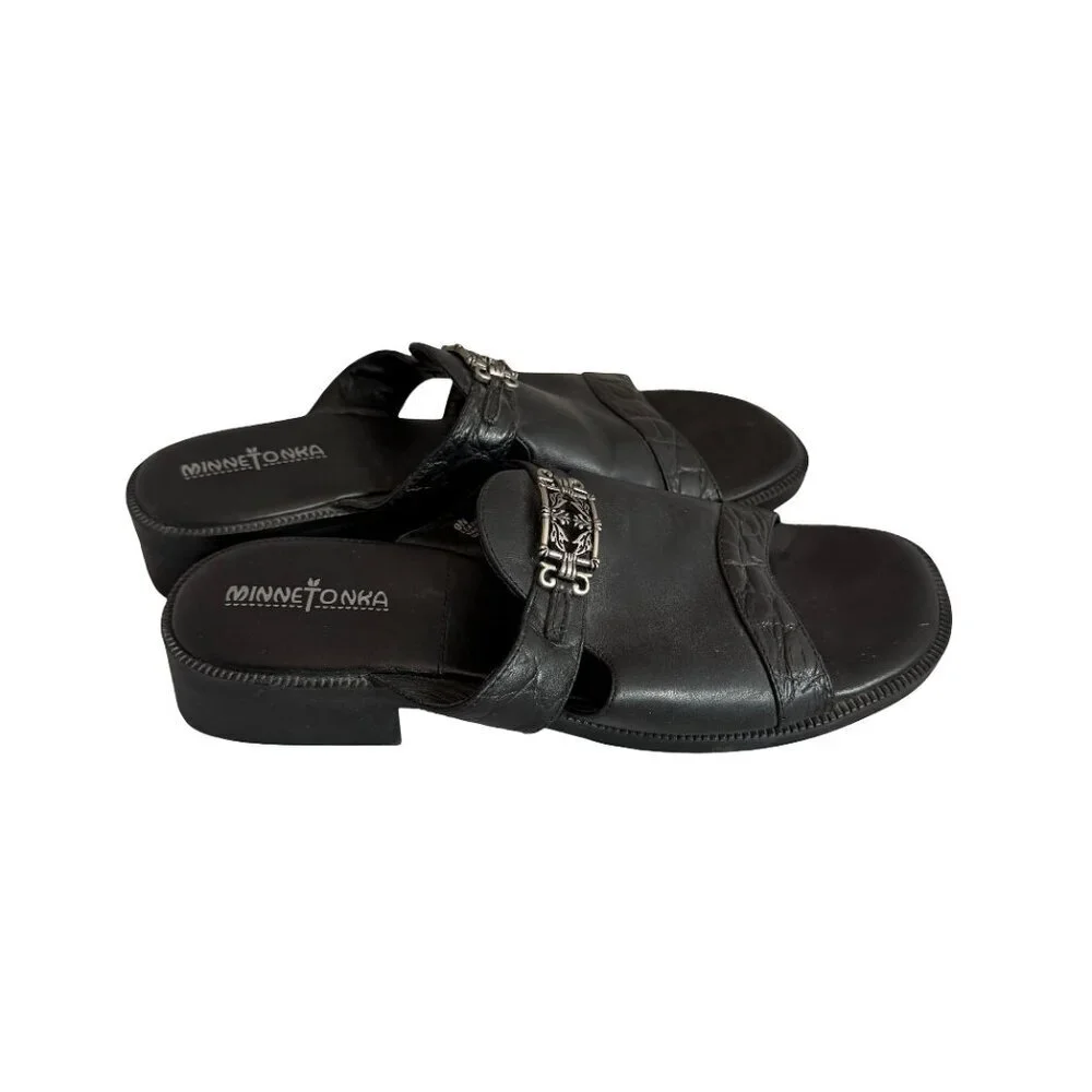Minnetonka Black Leather Slide Sandals Silver Buckle Classic Size 9 Narrow Women