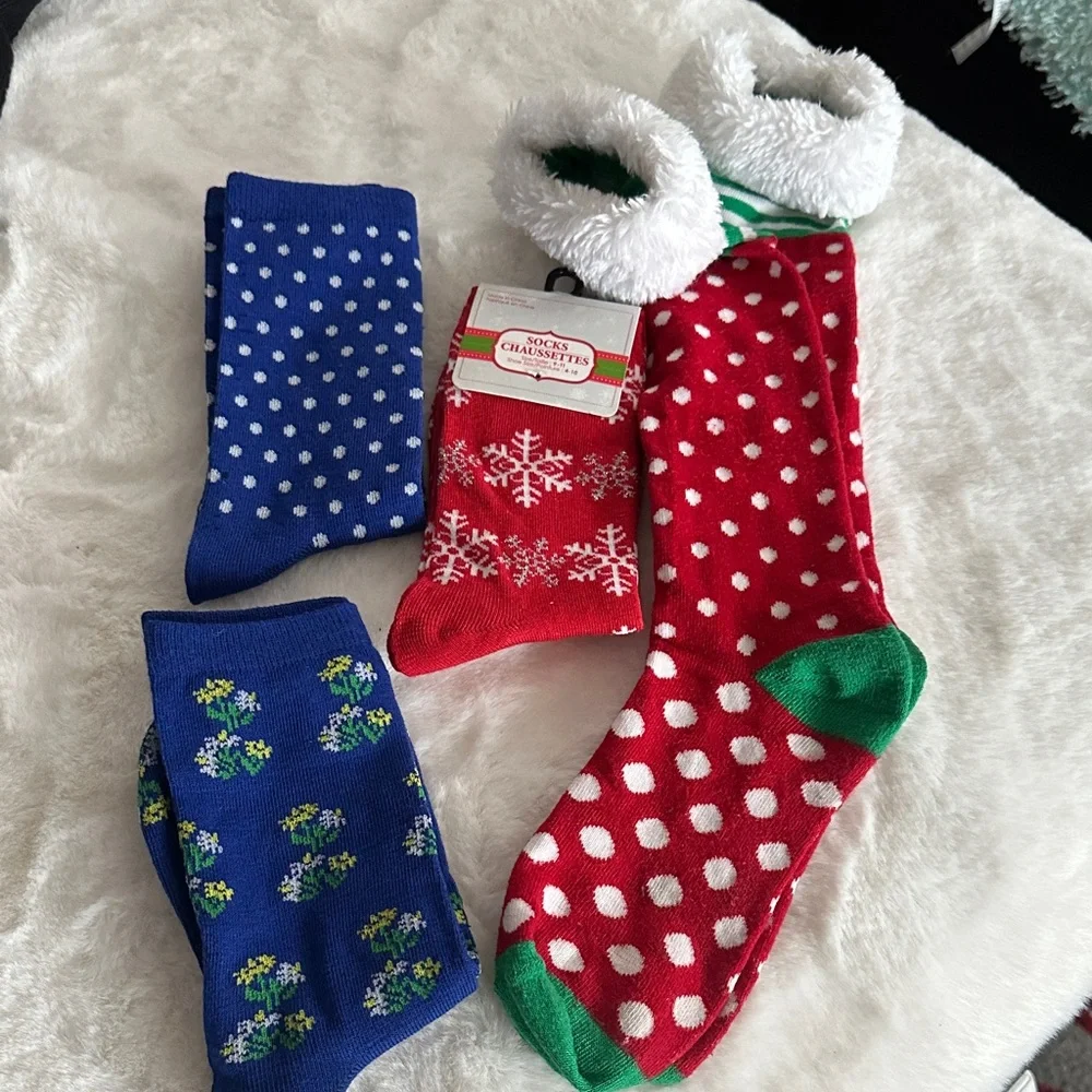 Multiples new socks