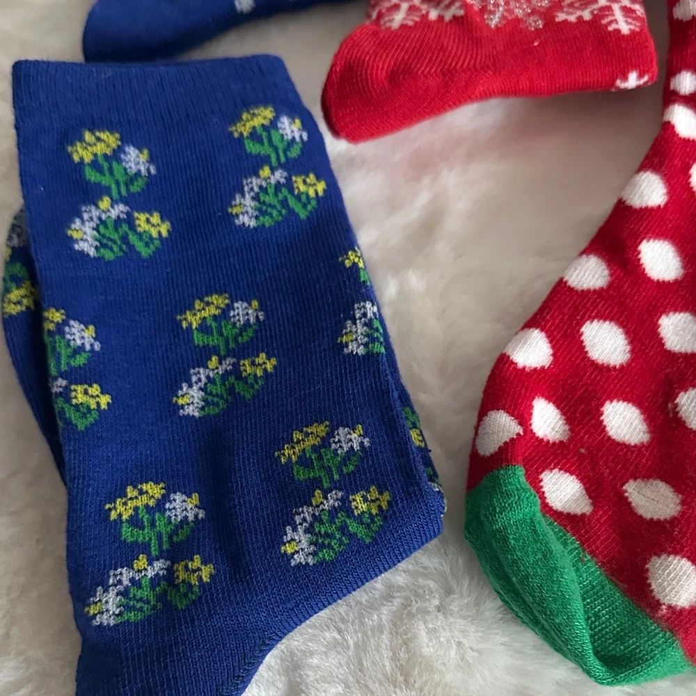 Multiples new socks