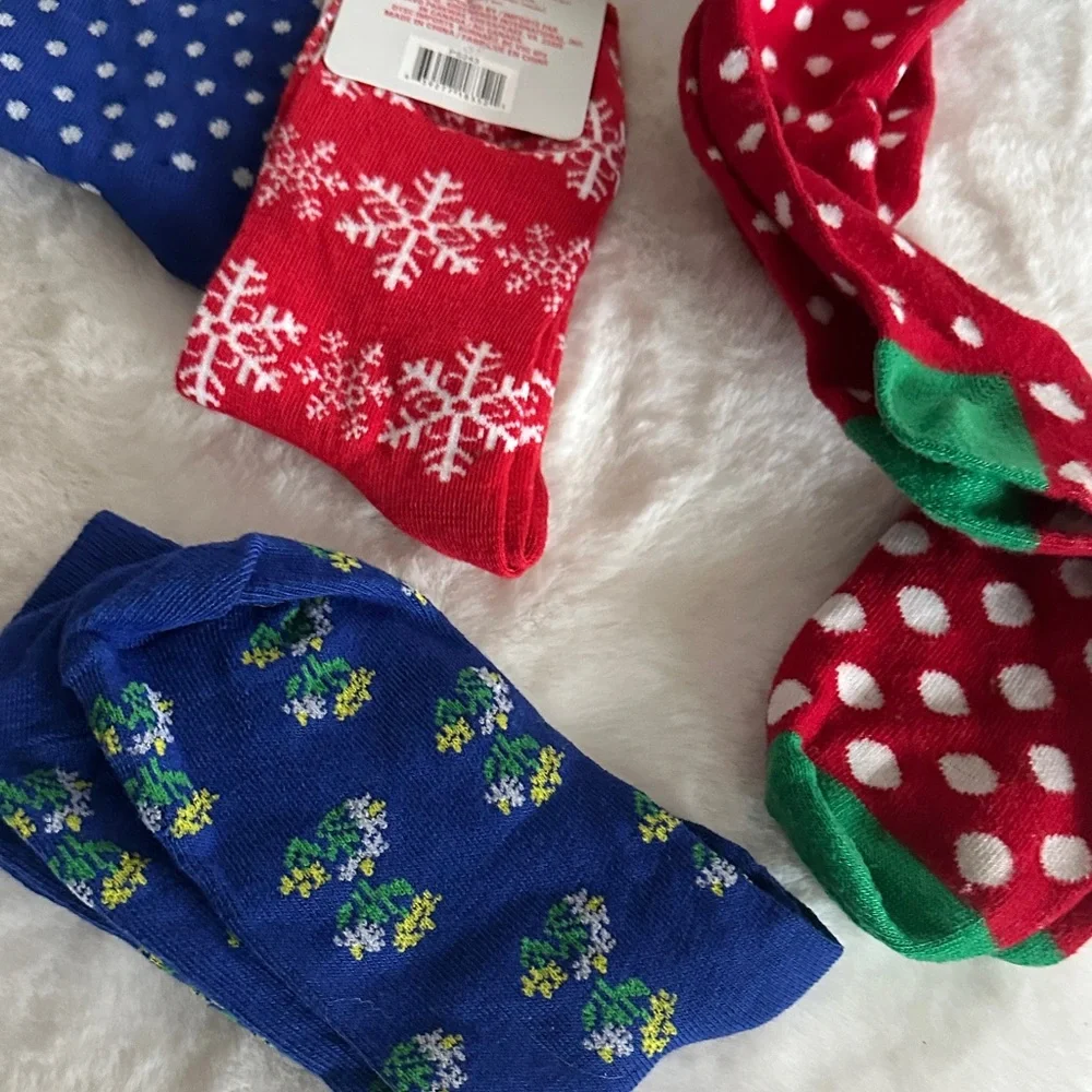 Multiples new socks
