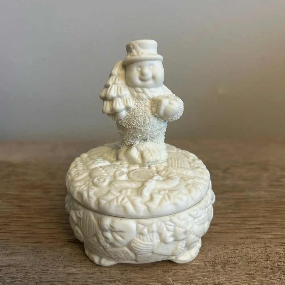 Smiling Chubby Snowman Christmas Trinket‎ Box Snowy Ceramic Holiday Collection