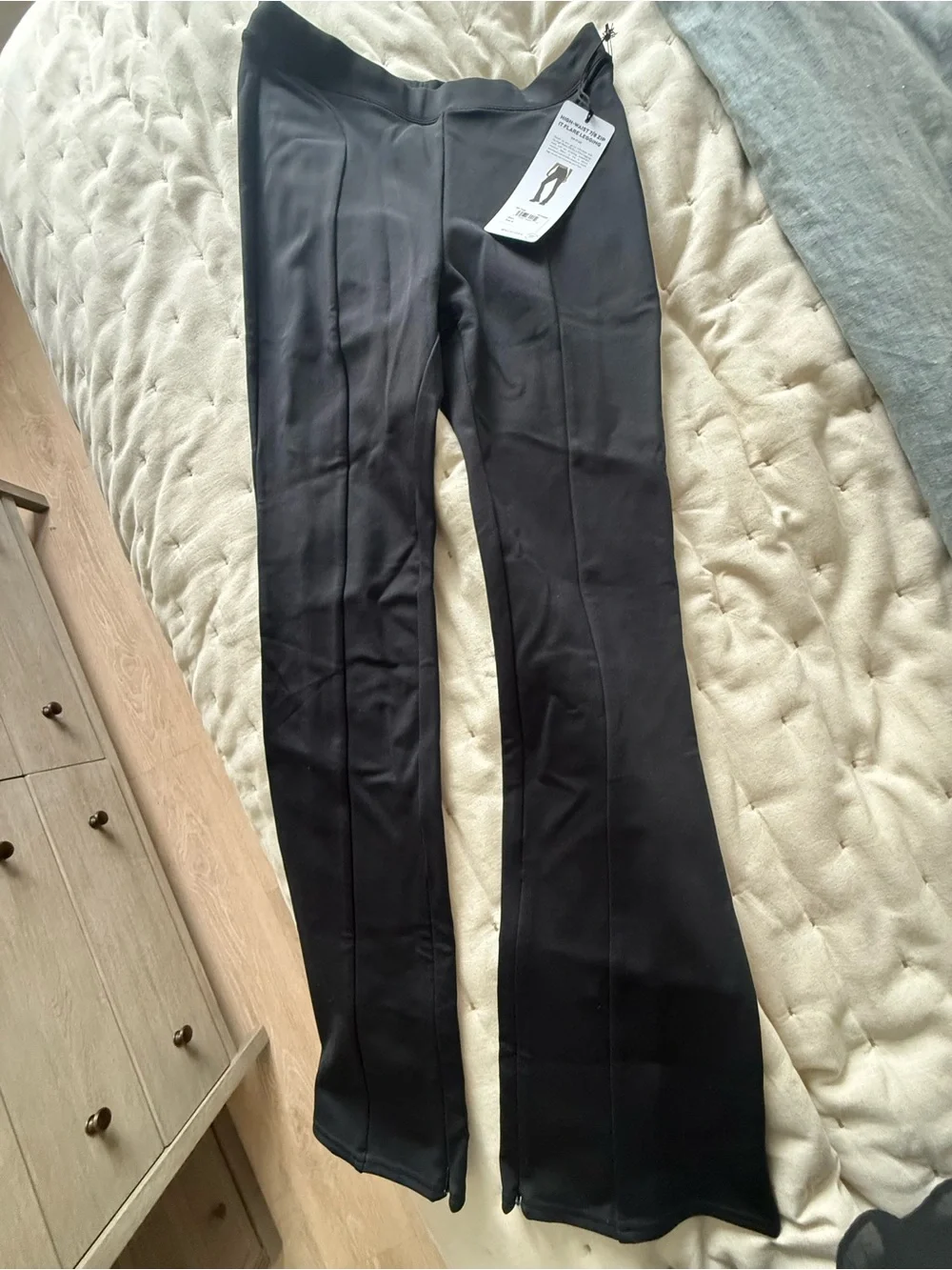 ALO Yoga High-Waist 7/8 Zip It Flare Legging — Black NWT!