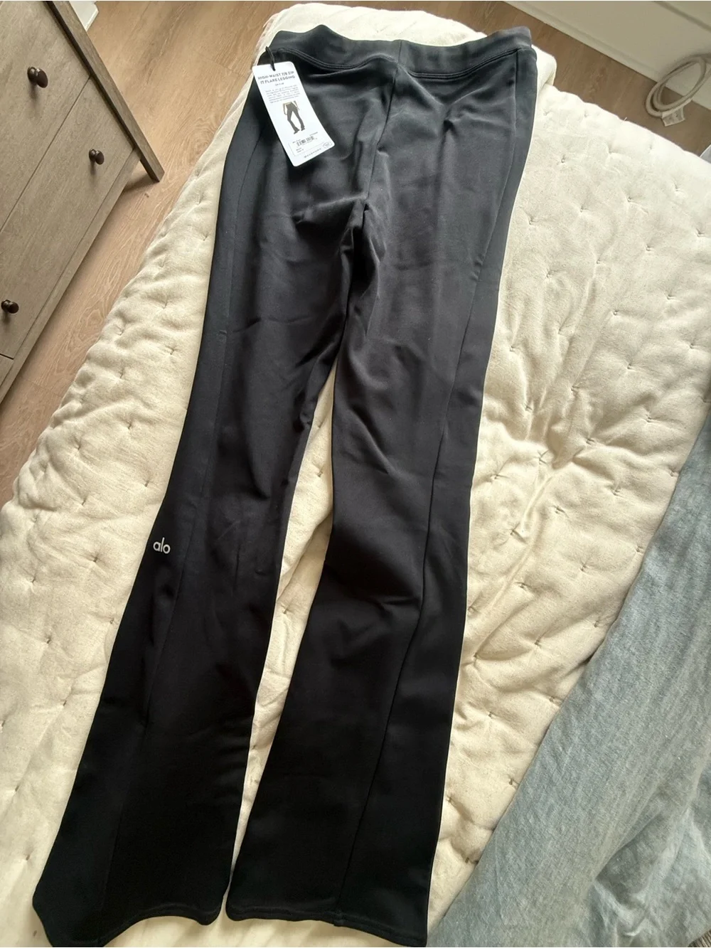 ALO Yoga High-Waist 7/8 Zip It Flare Legging — Black NWT!