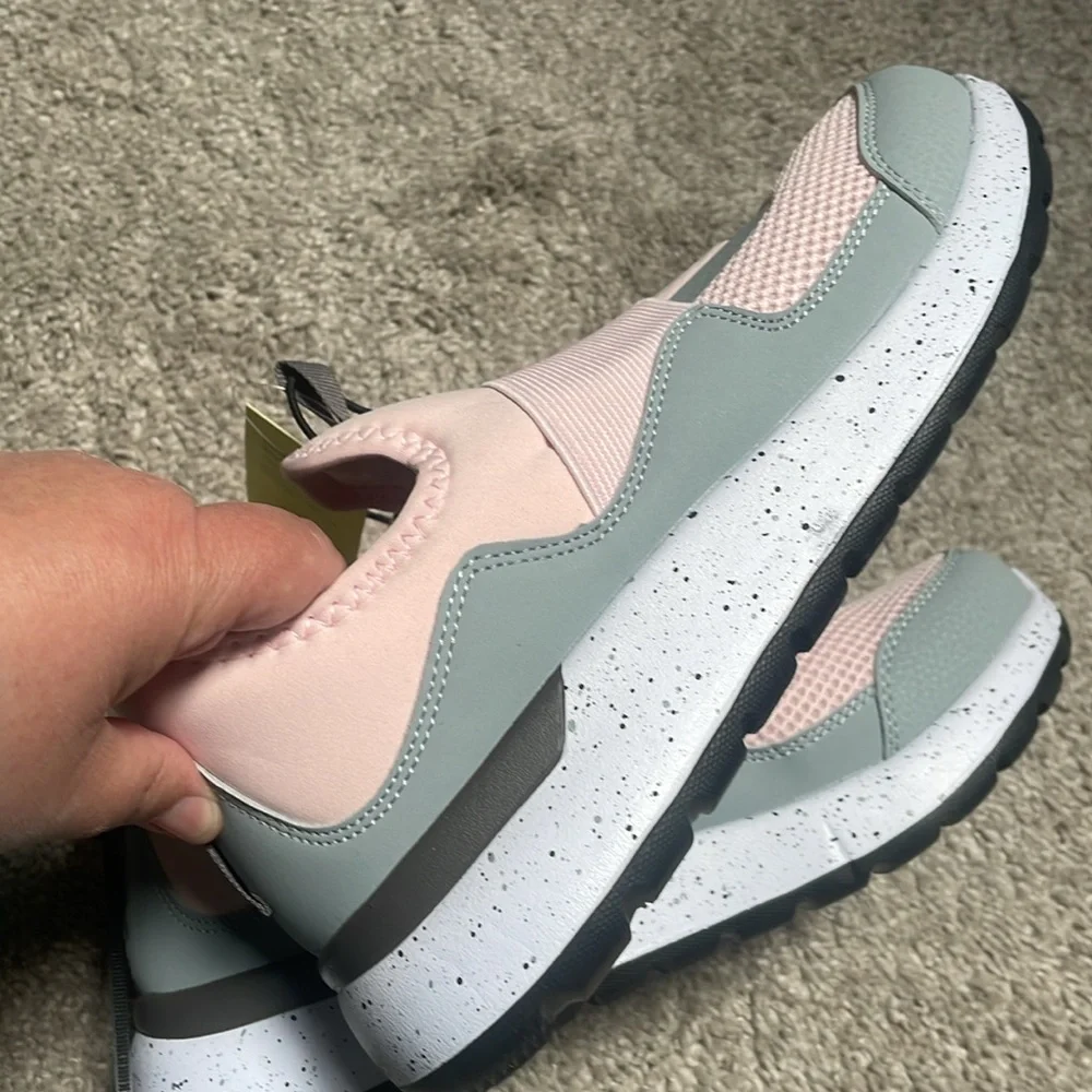 New pink color block tennis shoes  all in motion size 6