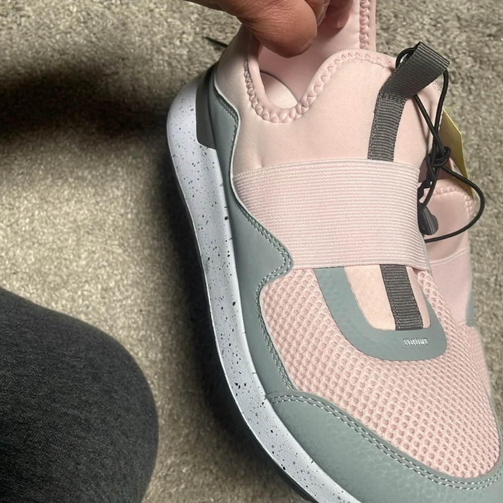 New pink color block tennis shoes  all in motion size 6