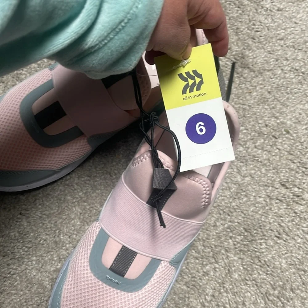 New pink color block tennis shoes  all in motion size 6