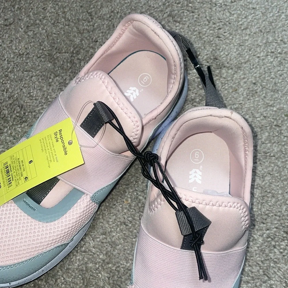 New pink color block tennis shoes  all in motion size 6