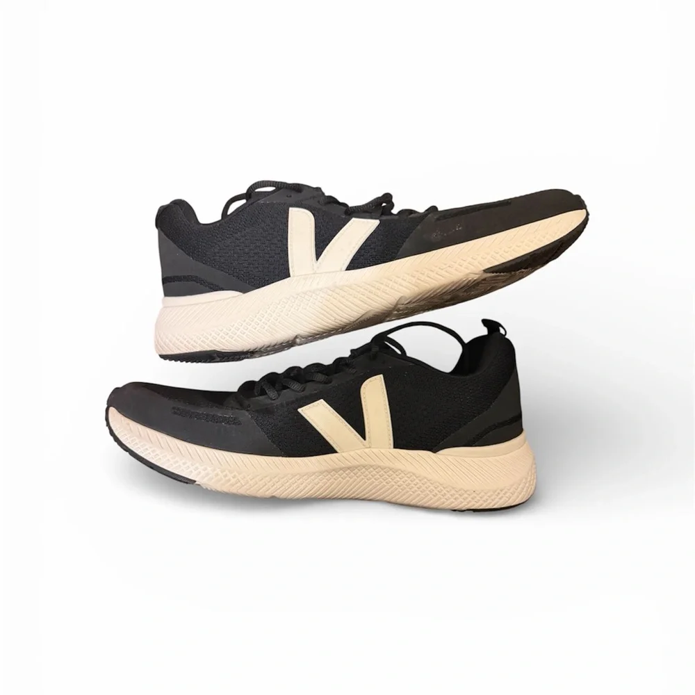 Veja Black and white women’s sneakers size 10