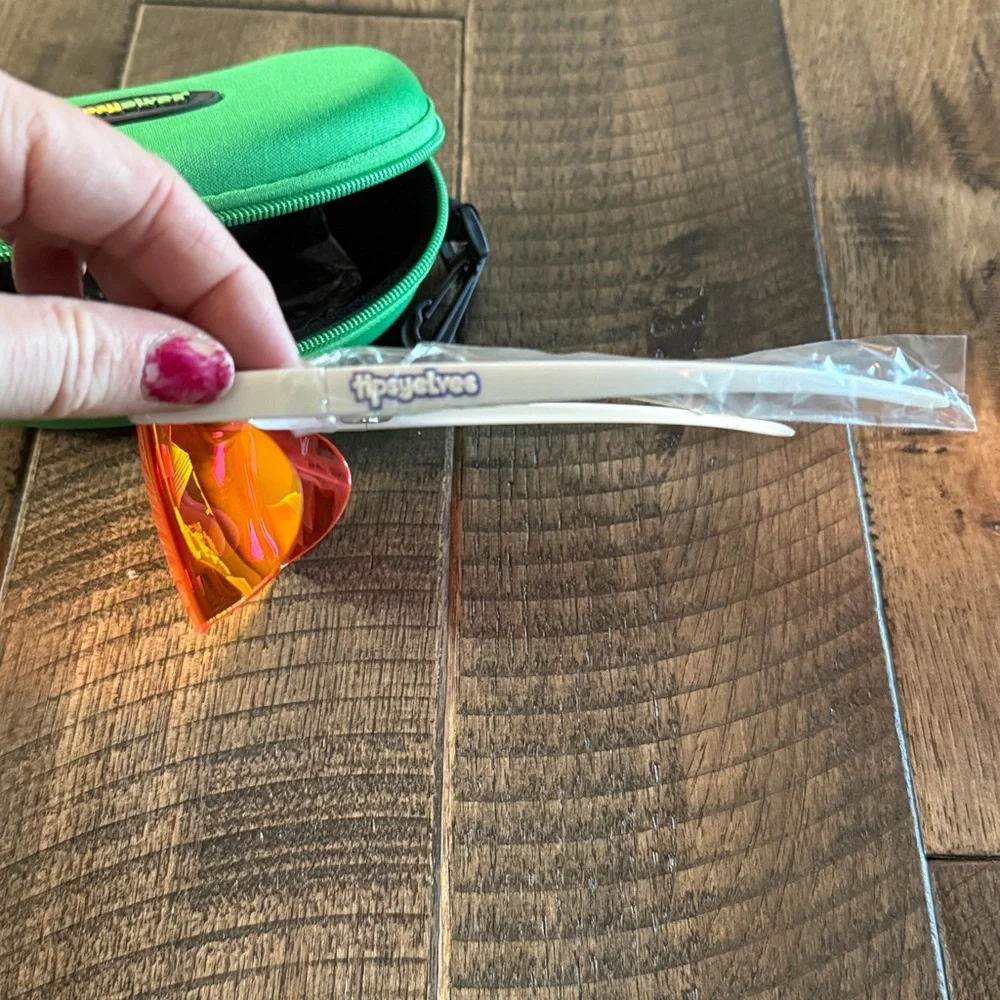 Tipsy Elves includes case