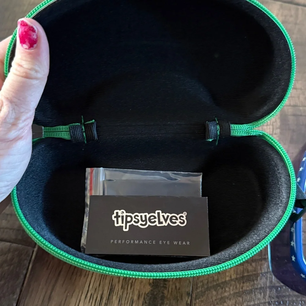 Tipsy Elves includes case