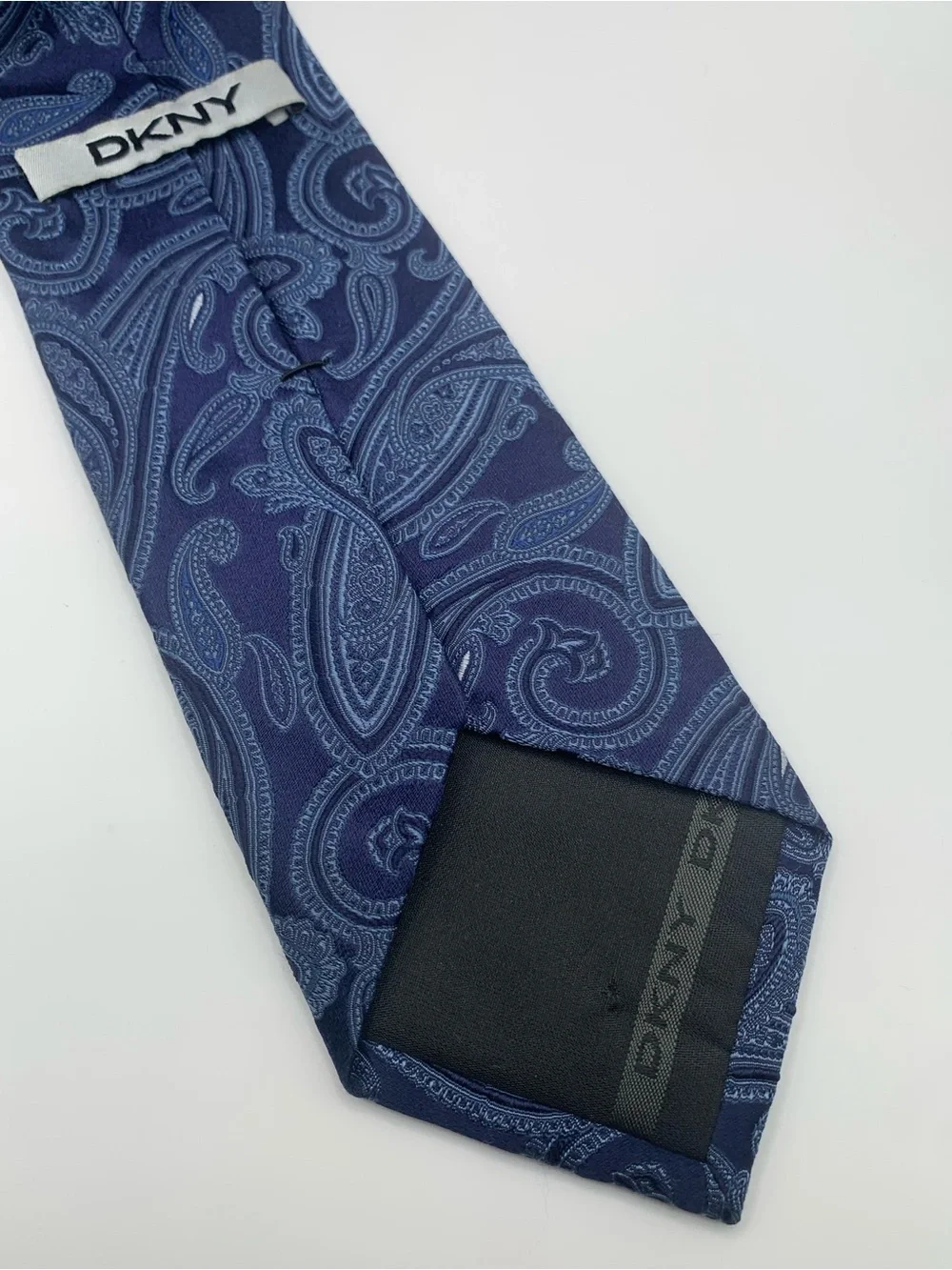 Dkny classic paisley