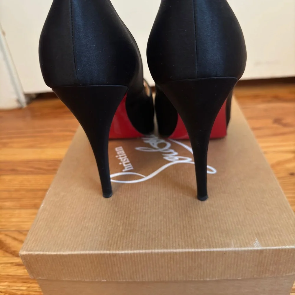 Christian Louboutin peep toe