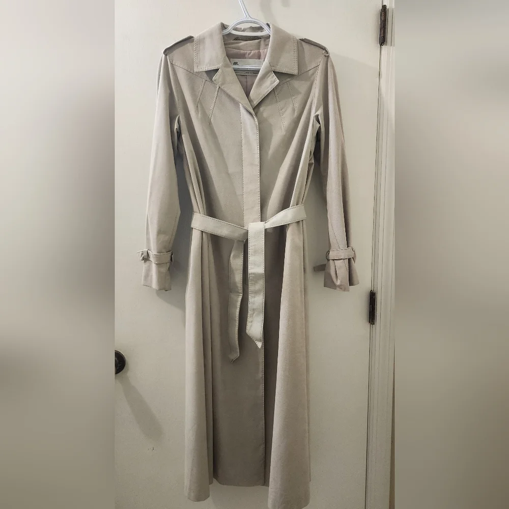 Claude Havrey Paris‎ Classic Tan Women's Trench Coat.