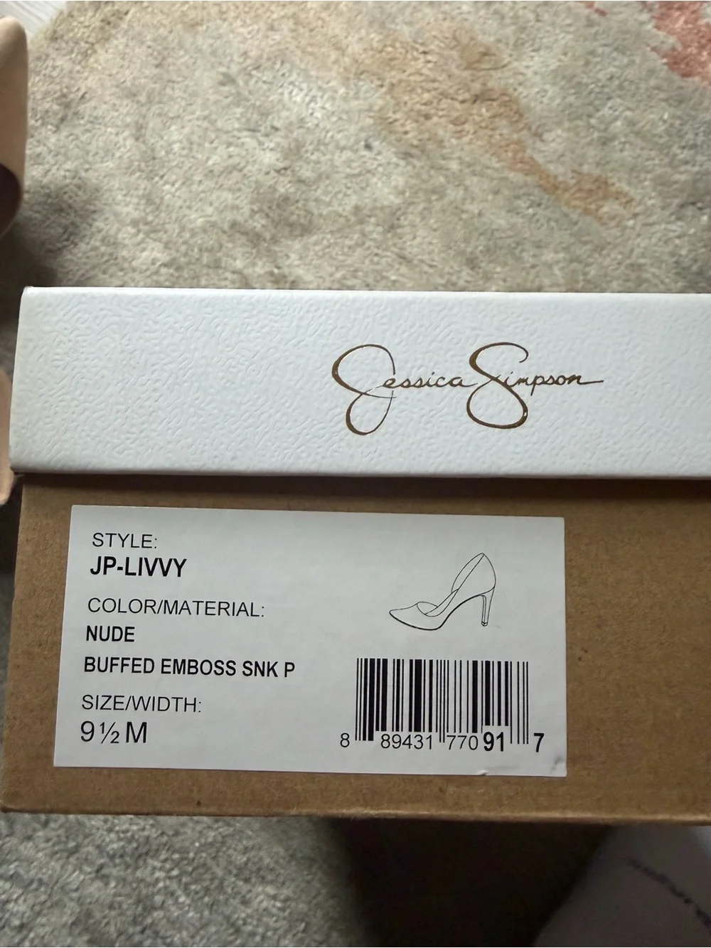 Jessica Simpson chic pointed