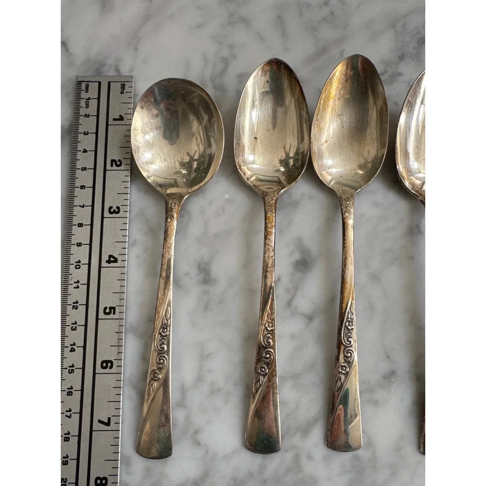 International Silver essential dining