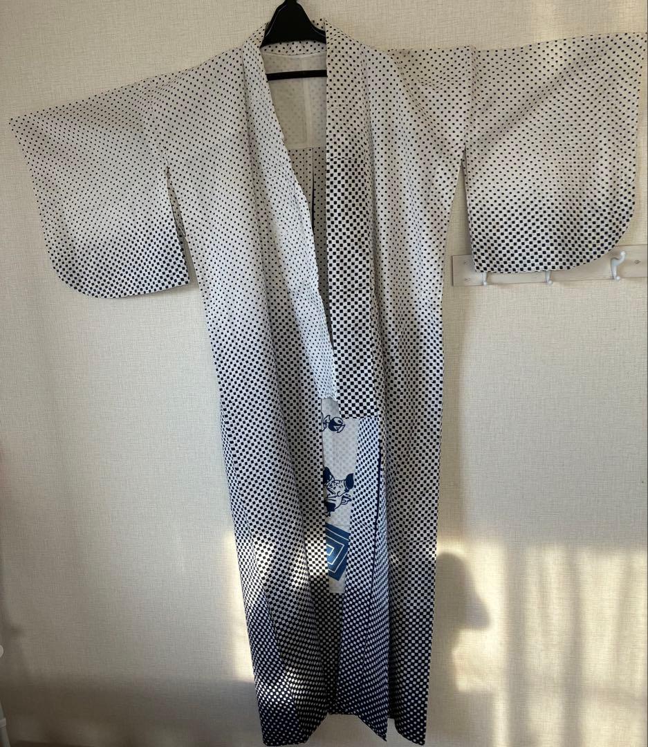 【訳あり】Traditional Dot Pattern Kimono with Blue Accents