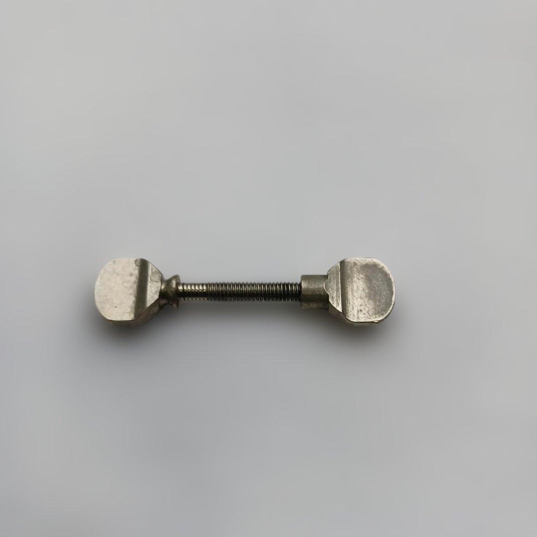 Neck screw for saxophone