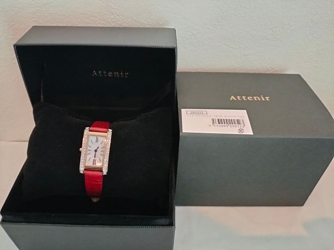 Beautiful item! [Unused] Attenir Calis Red Red Leather Wristwatch