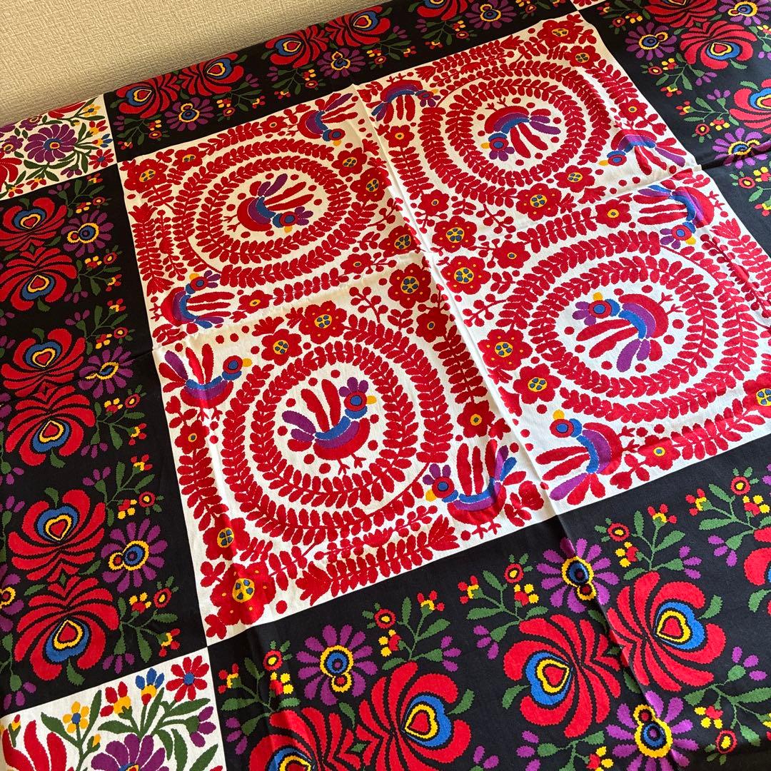 Final Price Drop!! Tablecloth 90x90cm