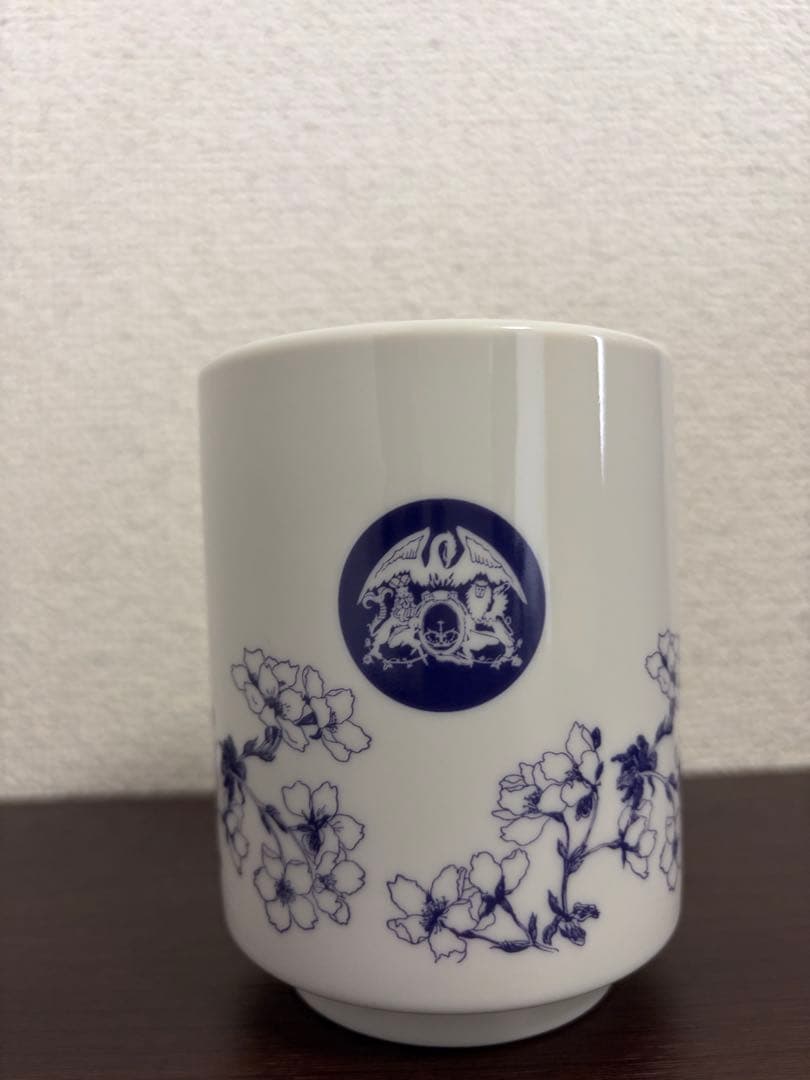cylindrical teacup
