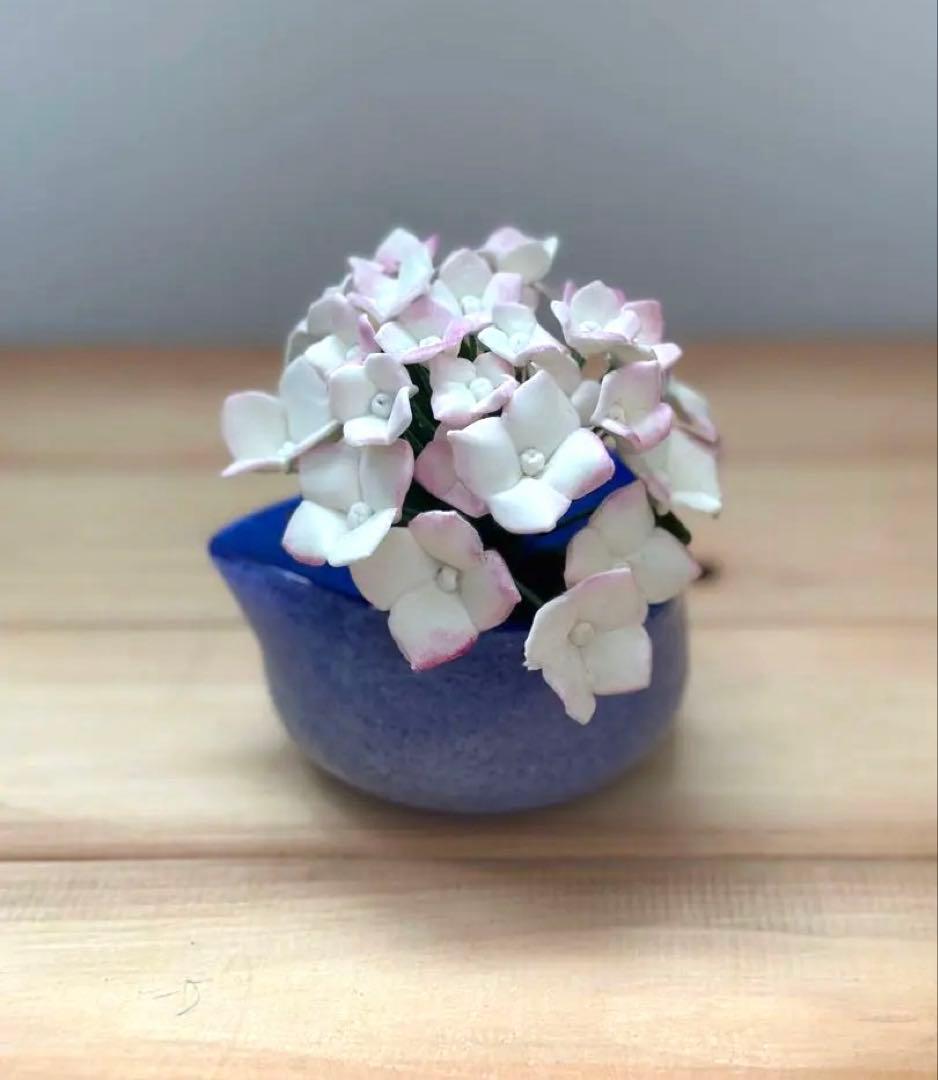 Clay flower hydrangea, white, pink, blue pot, approx. 10 x 11 cm